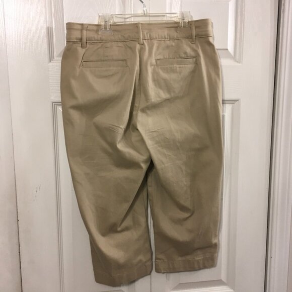 St. Johns Bay Khaki Capri's - Picture 6 of 7